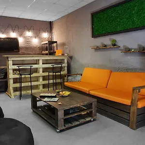  Hostel Black Wood